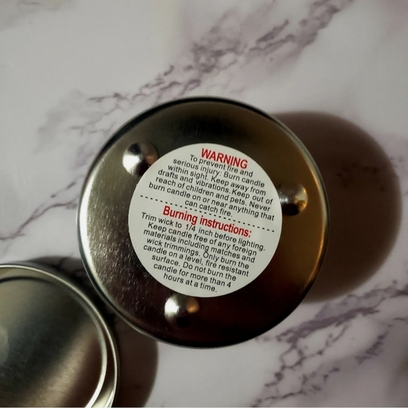 Small Favors, Candle, Cashmere Cinnamon& Clove, Beacon Book Box - Picture 4 of 4